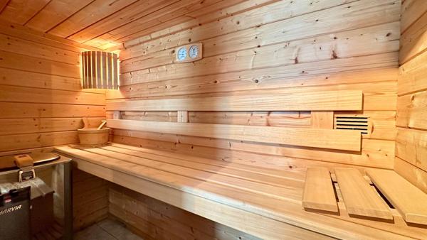 Incroyable vue pour cette maison avec piscine - 4 chambres - piscine - jacuzzi - sauna - garage