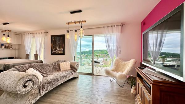 Incroyable vue pour cette maison avec piscine - 4 chambres - piscine - jacuzzi - sauna - garage