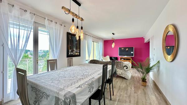 Incroyable vue pour cette maison avec piscine - 4 chambres - piscine - jacuzzi - sauna - garage