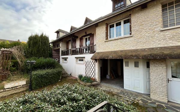 Immeuble à vendre    5 pièces •  Saint-Marcel