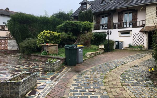 Immeuble à vendre    5 pièces •  Saint-Marcel