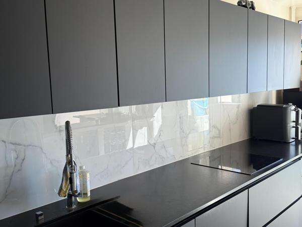 T3 EXCELLENT ÉTAT ÉTAGE ÉLEVÉ / BALCON / STATIONNEMENT