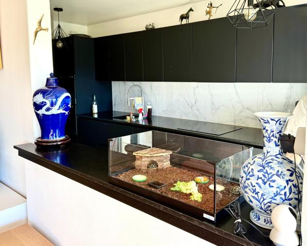 T3 EXCELLENT ÉTAT ÉTAGE ÉLEVÉ / BALCON / STATIONNEMENT