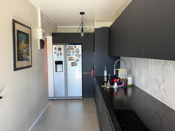 T3 EXCELLENT ÉTAT ÉTAGE ÉLEVÉ / BALCON / STATIONNEMENT