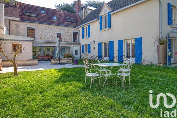 Longère 11 pièces de 260 m² à Maurecourt (78780)