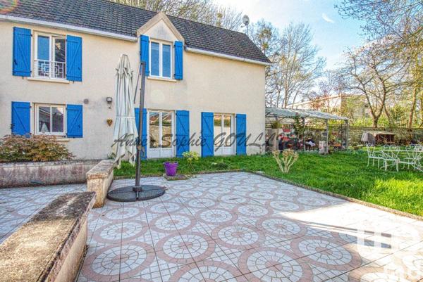 Longère 11 pièces de 260 m² à Maurecourt (78780)