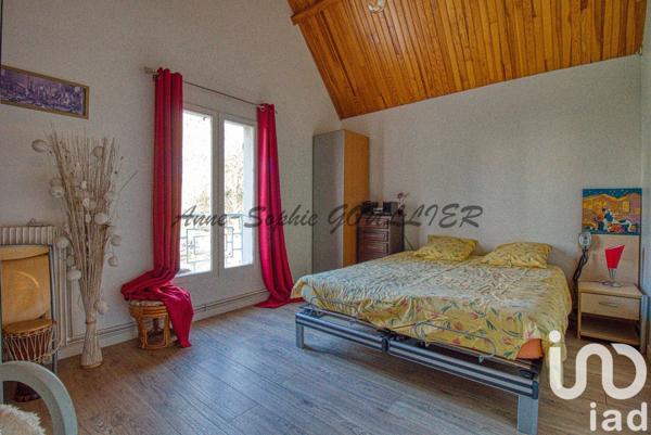 Longère 11 pièces de 260 m² à Maurecourt (78780)