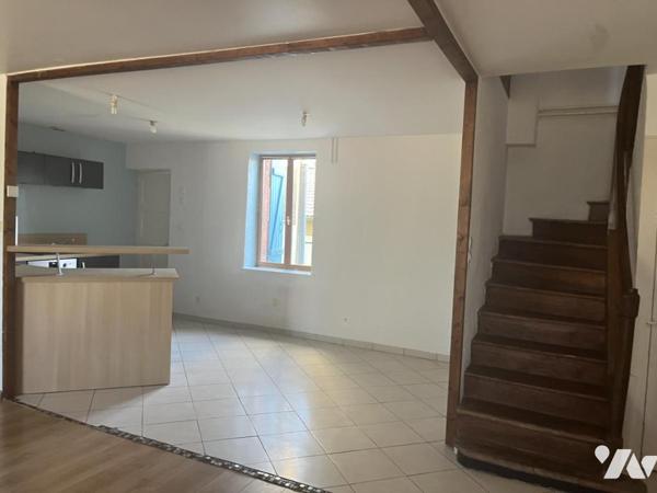 SAINT-PAUL-DE-VARAX - Appartement type 3 en duplex - Idéal investisseur ou résidence principale 