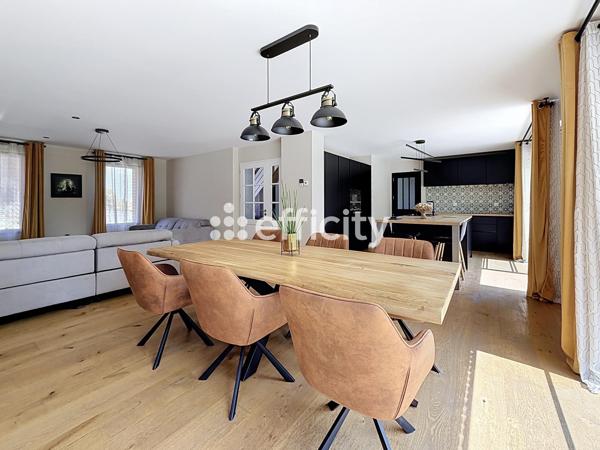Maison
         5 pièces
        - 115 m² 365 000 € *