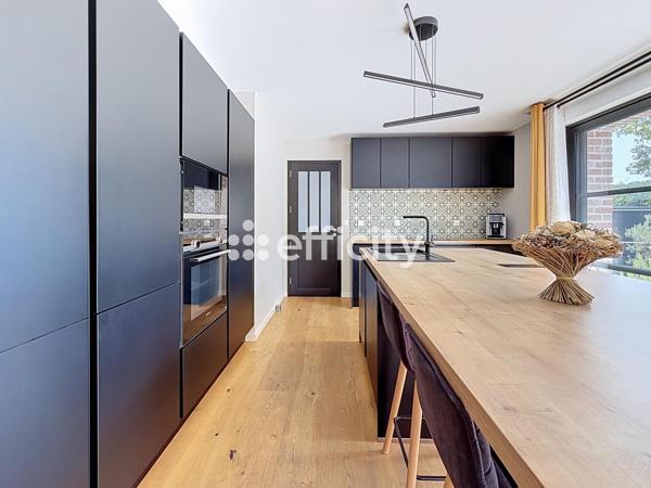 Maison
         5 pièces
        - 115 m² 365 000 € *