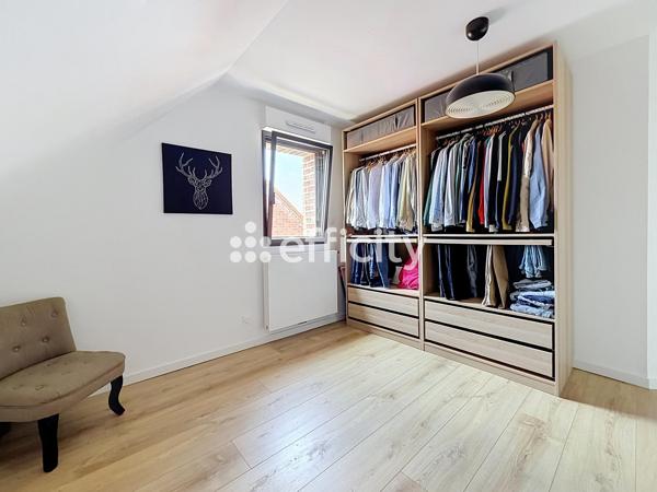 Maison
         5 pièces
        - 115 m² 365 000 € *