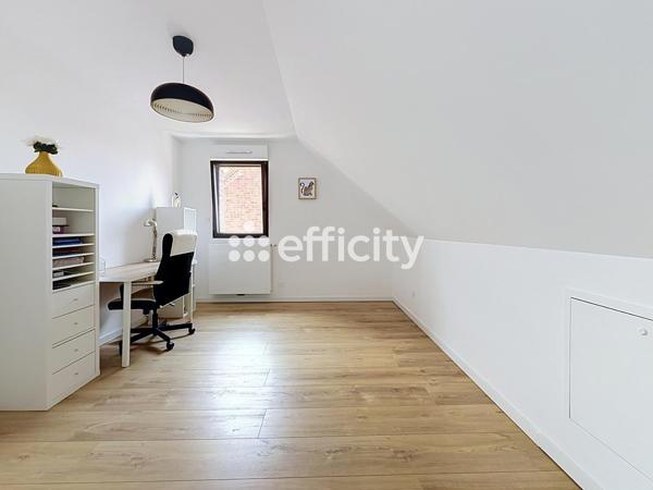 Maison
         5 pièces
        - 115 m² 365 000 € *