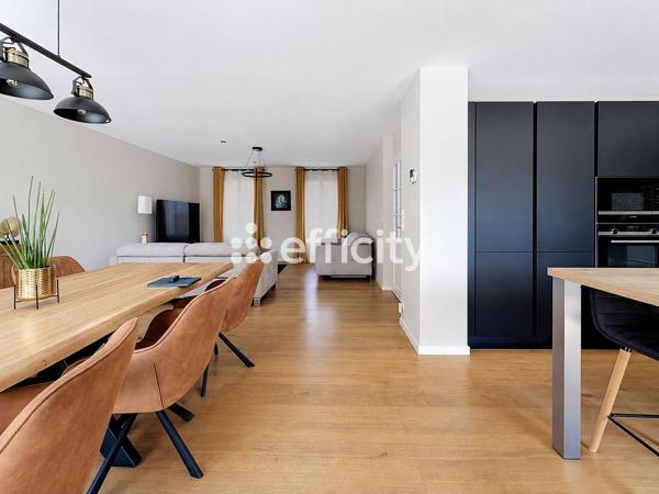 Maison
         5 pièces
        - 115 m² 365 000 € *