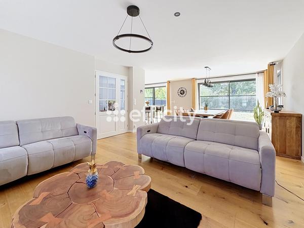 Maison
         5 pièces
        - 115 m² 365 000 € *