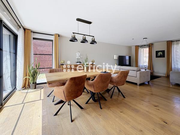 Maison
         5 pièces
        - 115 m² 365 000 € *