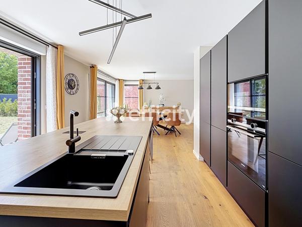 Maison
         5 pièces
        - 115 m² 365 000 € *