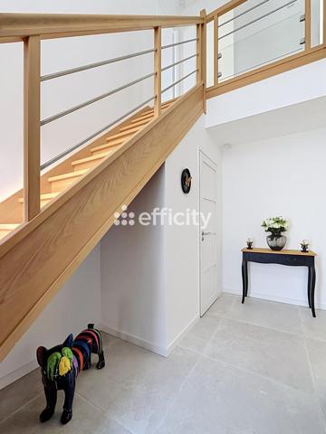 Maison
         5 pièces
        - 115 m² 365 000 € *