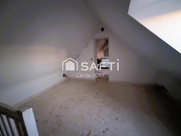 Gros potentiel à rénover avec local attenant !