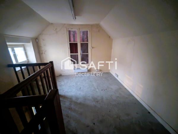 Gros potentiel à rénover avec local attenant !