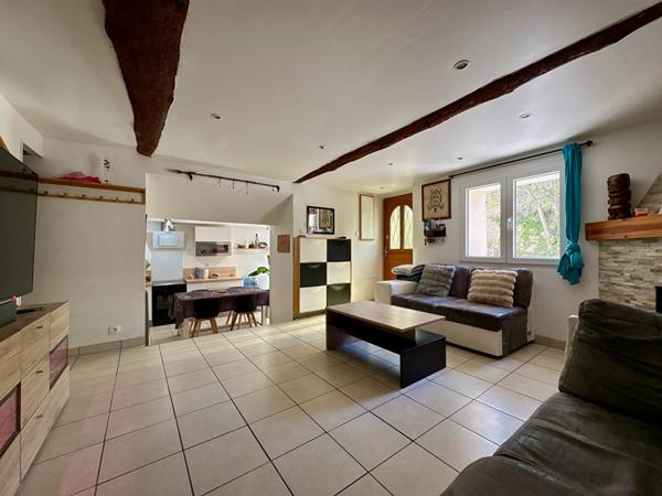 À VENDRE 13610 LE PUY-SAINTE-RÉPARADE MAISON DE VILLAGE 6 PIÈCES ENVIRON 98M² AVEC TERRASSE ET STATIONNEMENT.