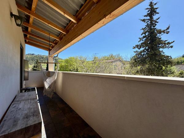 À VENDRE 13610 LE PUY-SAINTE-RÉPARADE MAISON DE VILLAGE 6 PIÈCES ENVIRON 98M² AVEC TERRASSE ET STATIONNEMENT.