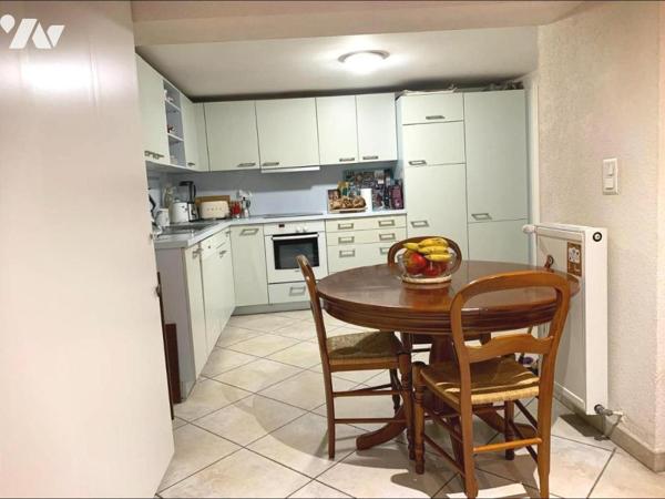 A VENDRE - DIVONNE LES BAINS - T2 LOUE - 54 m2 - cave, cour, deux stationnements privatifs -