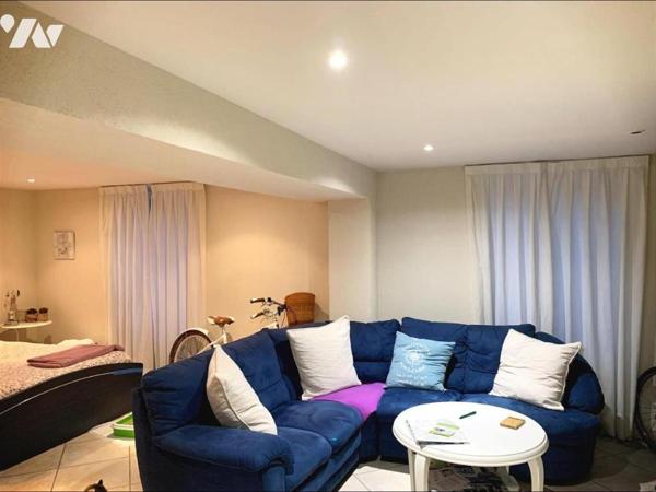 A VENDRE - DIVONNE LES BAINS - T2 LOUE - 54 m2 - cave, cour, deux stationnements privatifs -