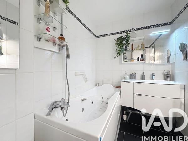 Appartement à vendre 4 pièces 96 m² Courbevoie