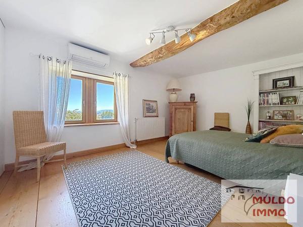 Maison en Pierre de 250 m² entièrement rénovée