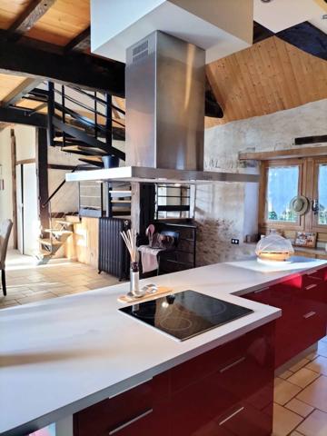 Maison en Pierre de 250 m² entièrement rénovée