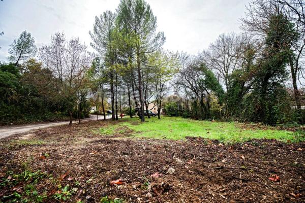 Vente Terrain plat constructible de 1000m² à prades le lez 34730