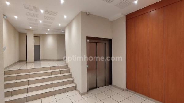 Appartement à vendre 5 pièces de 113 m² - BAR LE DUC - parking - ascenseur.