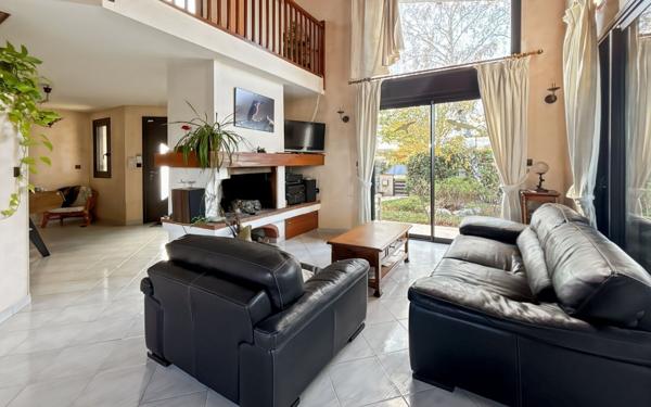 Maison à vendre    5 pièces •  Escalquens