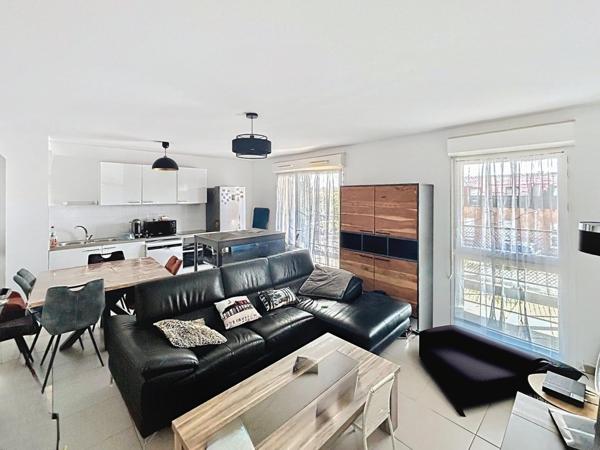 Appartement t3 avec parking et terrasse