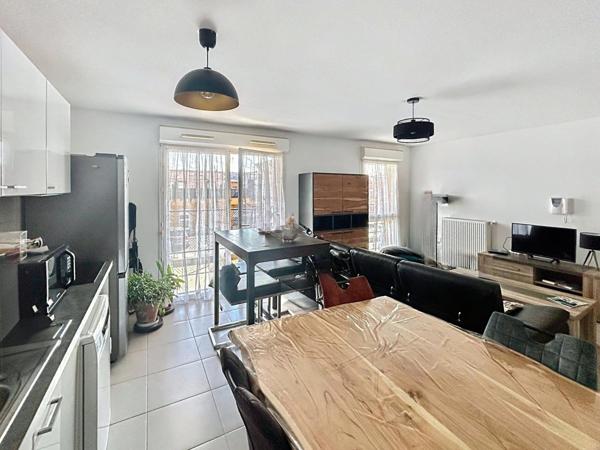 Appartement t3 avec parking et terrasse