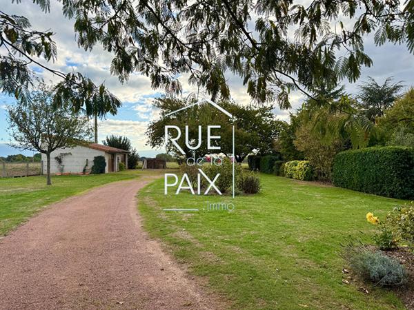 79600 AIRVAULT Maison plain pied à Airvault - 186 m2