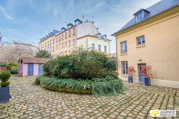 Versailles carrés Saint-Louis Appartement triplex "esprit maison de ville" de 4 pièces 127 m² au sol €1 150 000 ** - Référence 25561