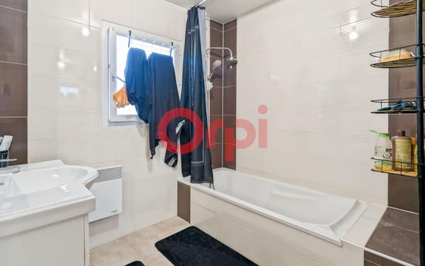 Immeuble à vendre    6 pièces •  Brignoles