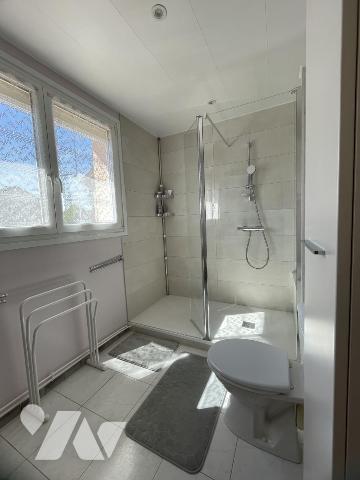 FAGNIERES (51510), maison de 6 pièces. Terrain de 401 m². Bon état. Garage.
