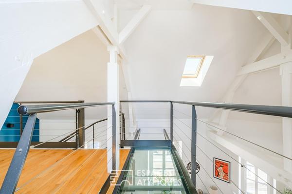 Loft d’architecte avec terrasse suspendue, ascenseur privatif et double garage – Poitiers Plateau