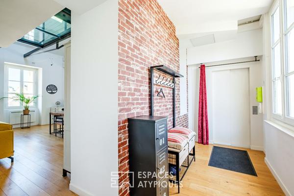 Loft d’architecte avec terrasse suspendue, ascenseur privatif et double garage – Poitiers Plateau