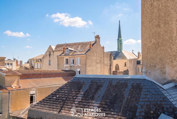 Loft d’architecte avec terrasse suspendue, ascenseur privatif et double garage – Poitiers Plateau