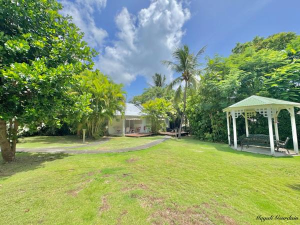 EN EXCLUSIVITE - ENSEMBLE IMMOBILIER TOURISTIQUE – MAISON + 6 GÎTES – EMPLACEMENT PREMIUM À SAINT-FRANÇOIS