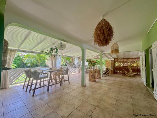 EN EXCLUSIVITE - ENSEMBLE IMMOBILIER TOURISTIQUE – MAISON + 6 GÎTES – EMPLACEMENT PREMIUM À SAINT-FRANÇOIS