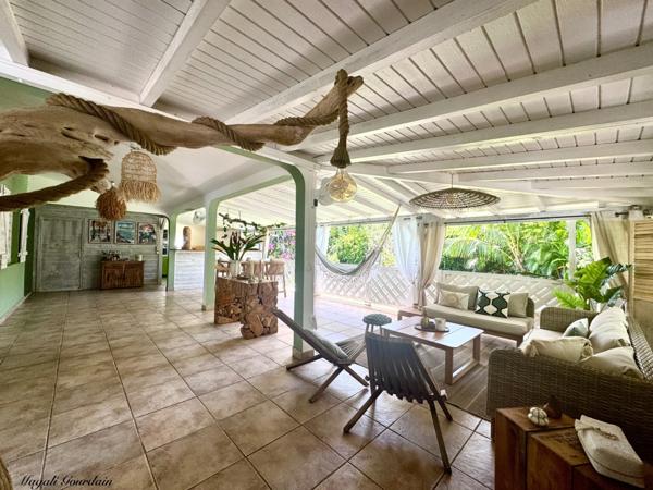 EN EXCLUSIVITE - ENSEMBLE IMMOBILIER TOURISTIQUE – MAISON + 6 GÎTES – EMPLACEMENT PREMIUM À SAINT-FRANÇOIS