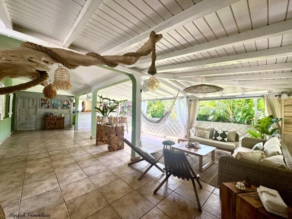 EN EXCLUSIVITE - ENSEMBLE IMMOBILIER TOURISTIQUE – MAISON + 6 GÎTES – EMPLACEMENT PREMIUM À SAINT-FRANÇOIS