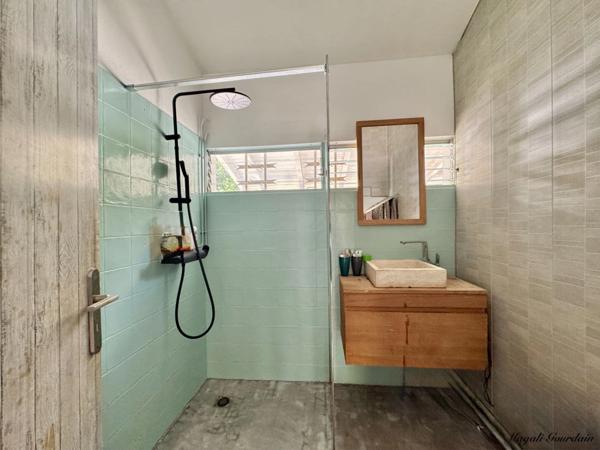 EN EXCLUSIVITE - ENSEMBLE IMMOBILIER TOURISTIQUE – MAISON + 6 GÎTES – EMPLACEMENT PREMIUM À SAINT-FRANÇOIS