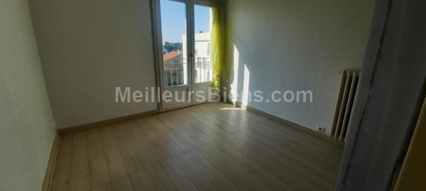 Saint-Jean-De-Losne : appartement disponible pour juillet-aout  dernier étage en location