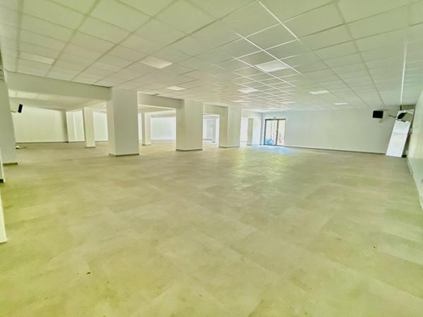 OPPORTUNITE RARE A TARASCON-SUR-ARIEGE : LOCAL COMMERCIAL 1 158 m² AVEC PARKIN PRIVE