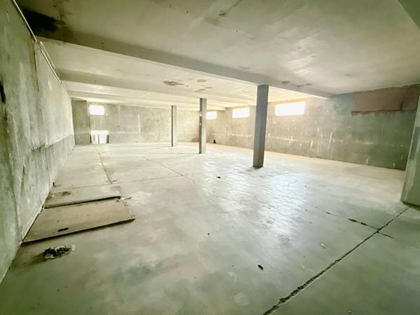 OPPORTUNITE RARE A TARASCON-SUR-ARIEGE : LOCAL COMMERCIAL 1 158 m² AVEC PARKIN PRIVE
